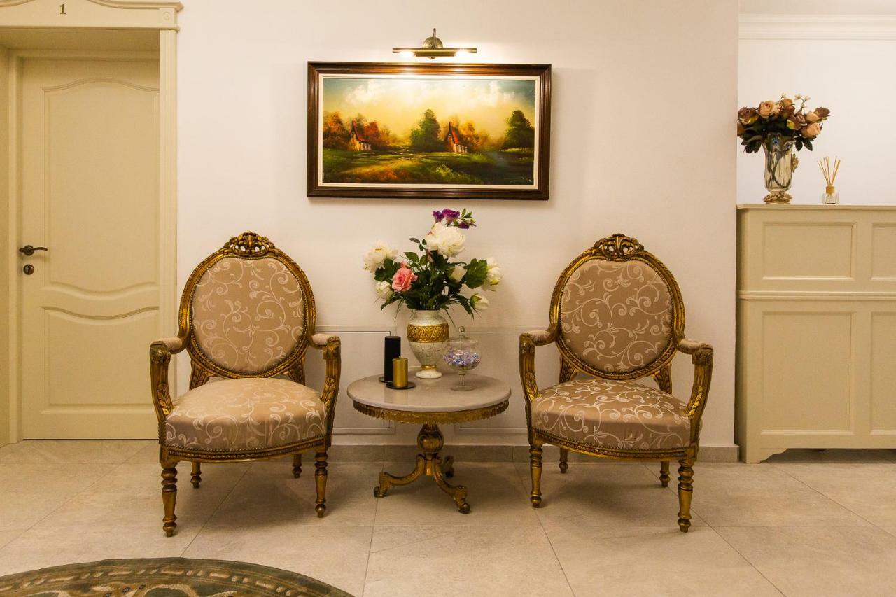 Ave, Alba! Hotel อัลบายูเลีย ภายนอก รูปภาพ