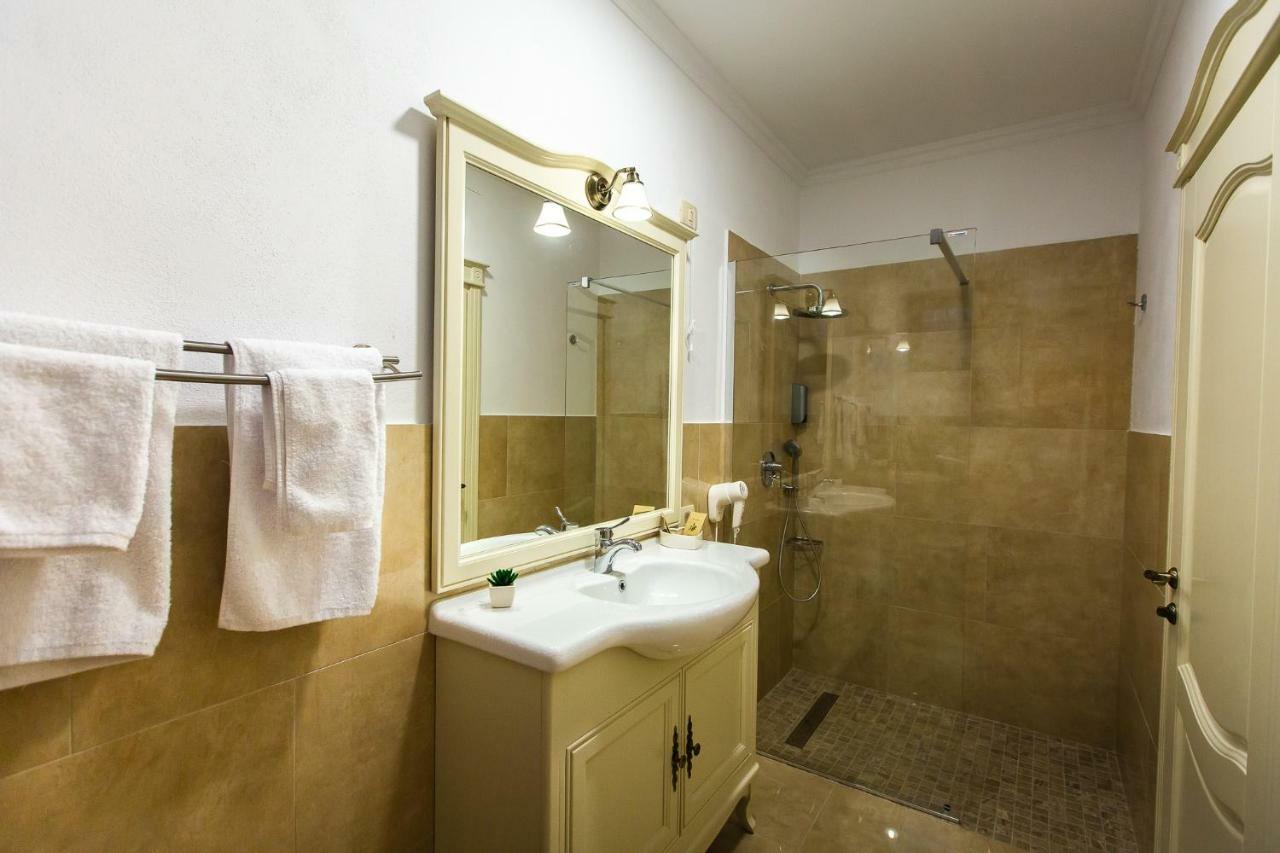 Ave, Alba! Hotel อัลบายูเลีย ภายนอก รูปภาพ