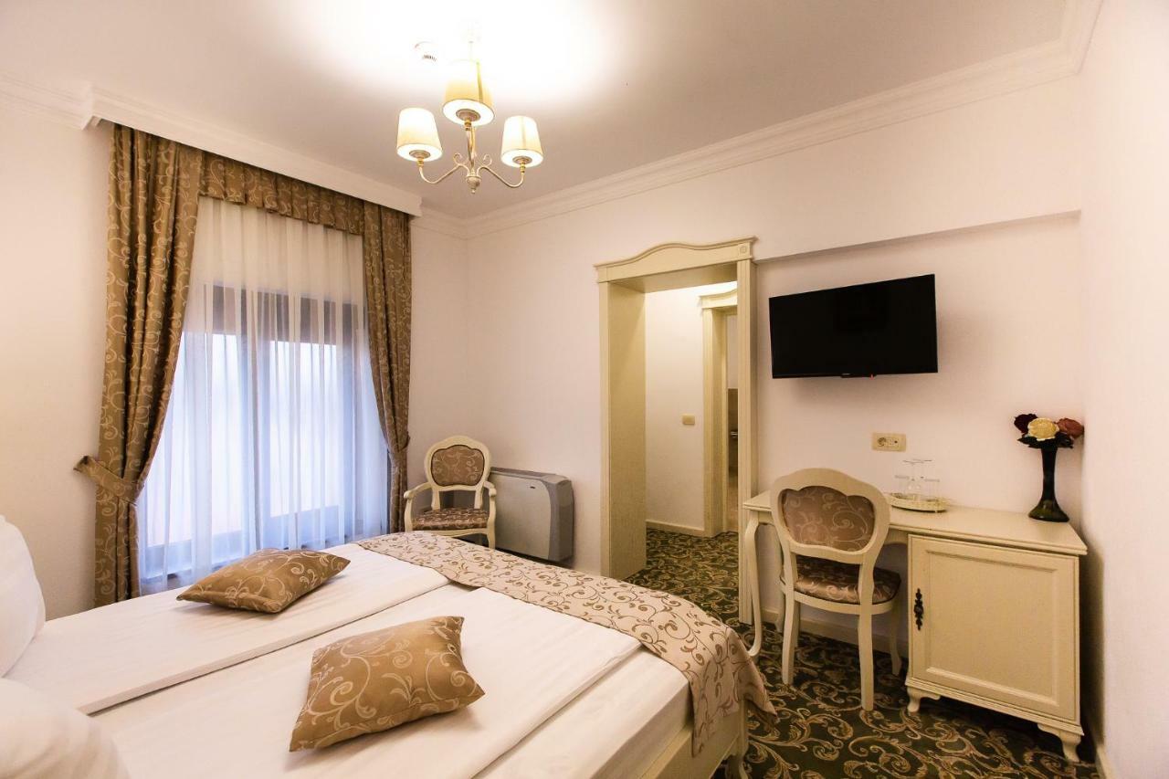 Ave, Alba! Hotel อัลบายูเลีย ภายนอก รูปภาพ