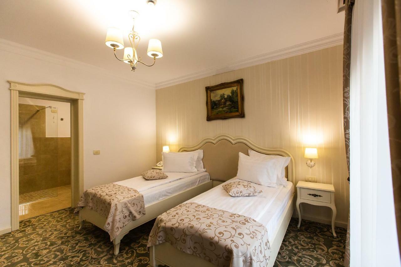 Ave, Alba! Hotel อัลบายูเลีย ภายนอก รูปภาพ