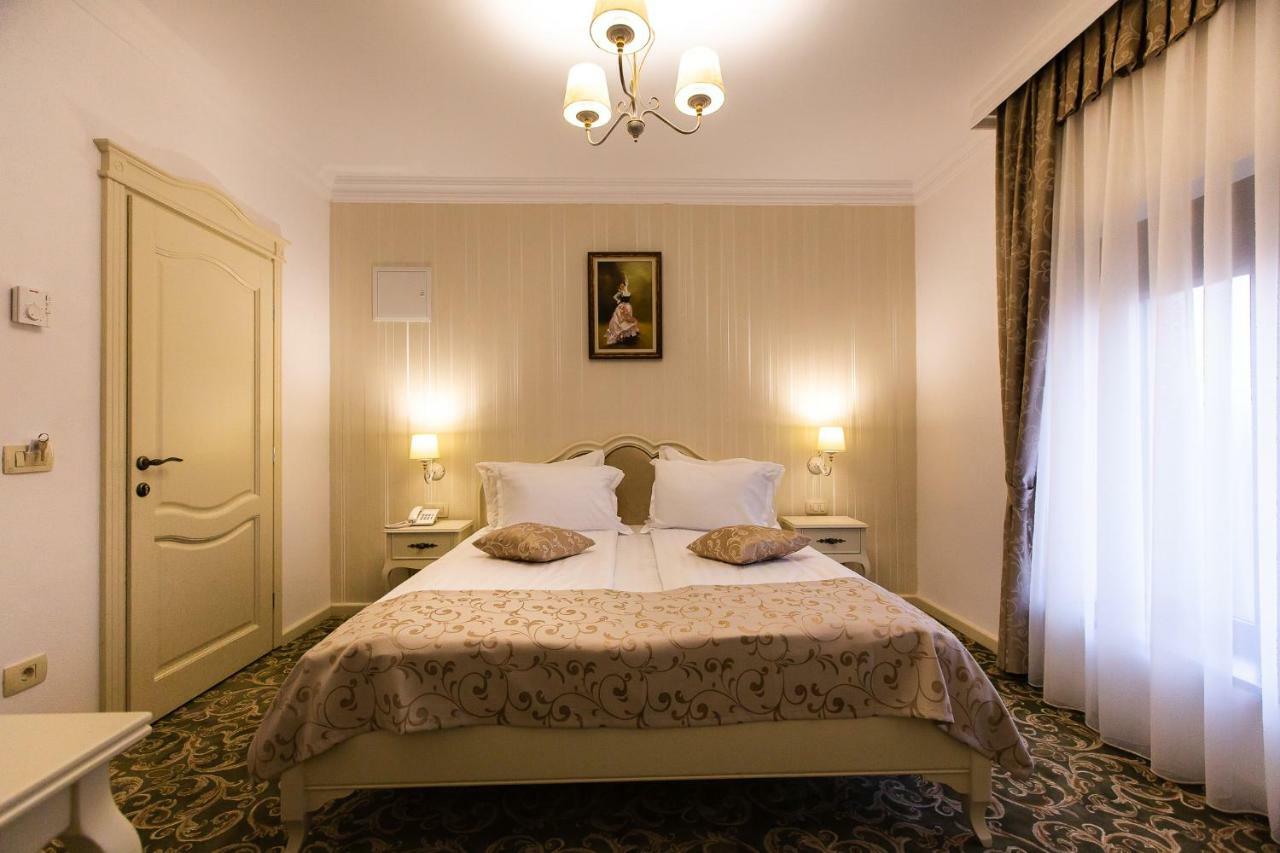 Ave, Alba! Hotel อัลบายูเลีย ภายนอก รูปภาพ