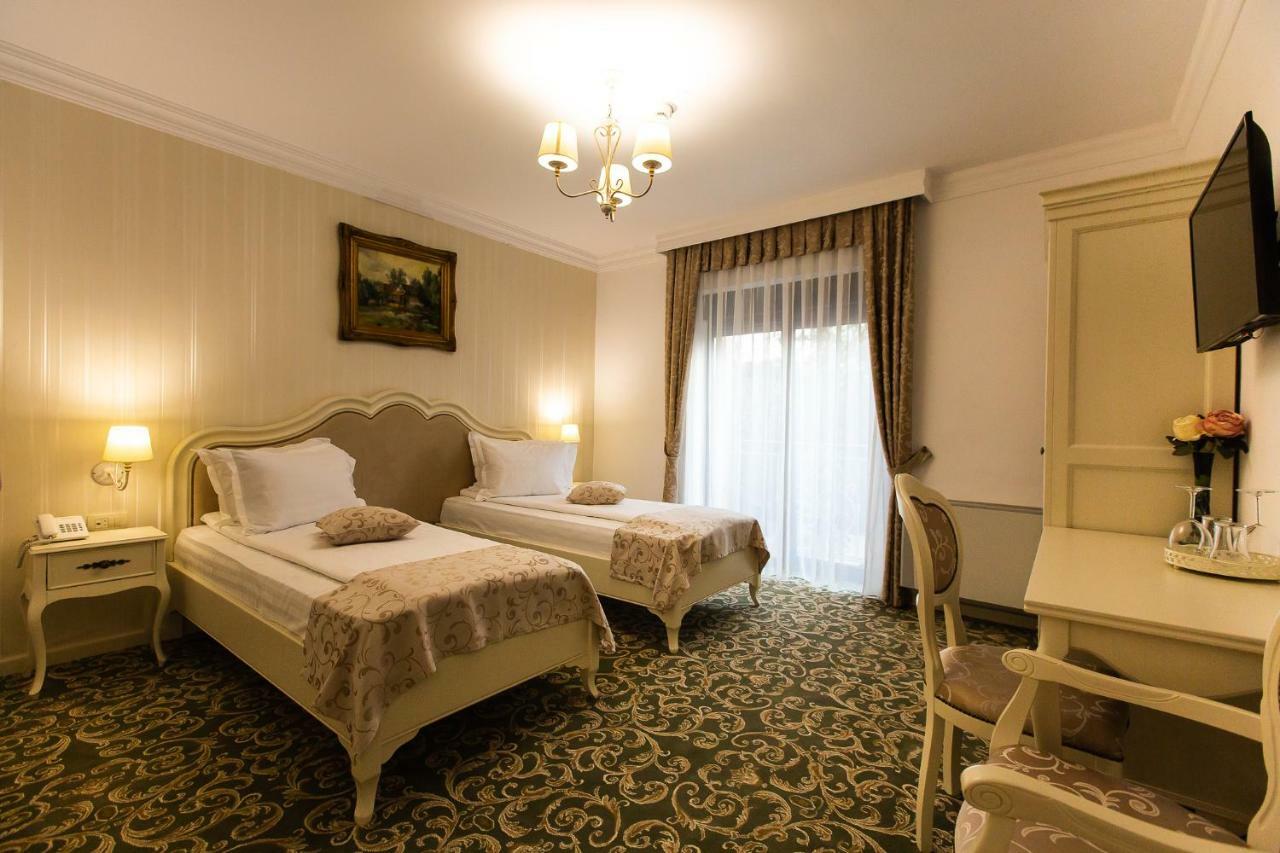 Ave, Alba! Hotel อัลบายูเลีย ภายนอก รูปภาพ
