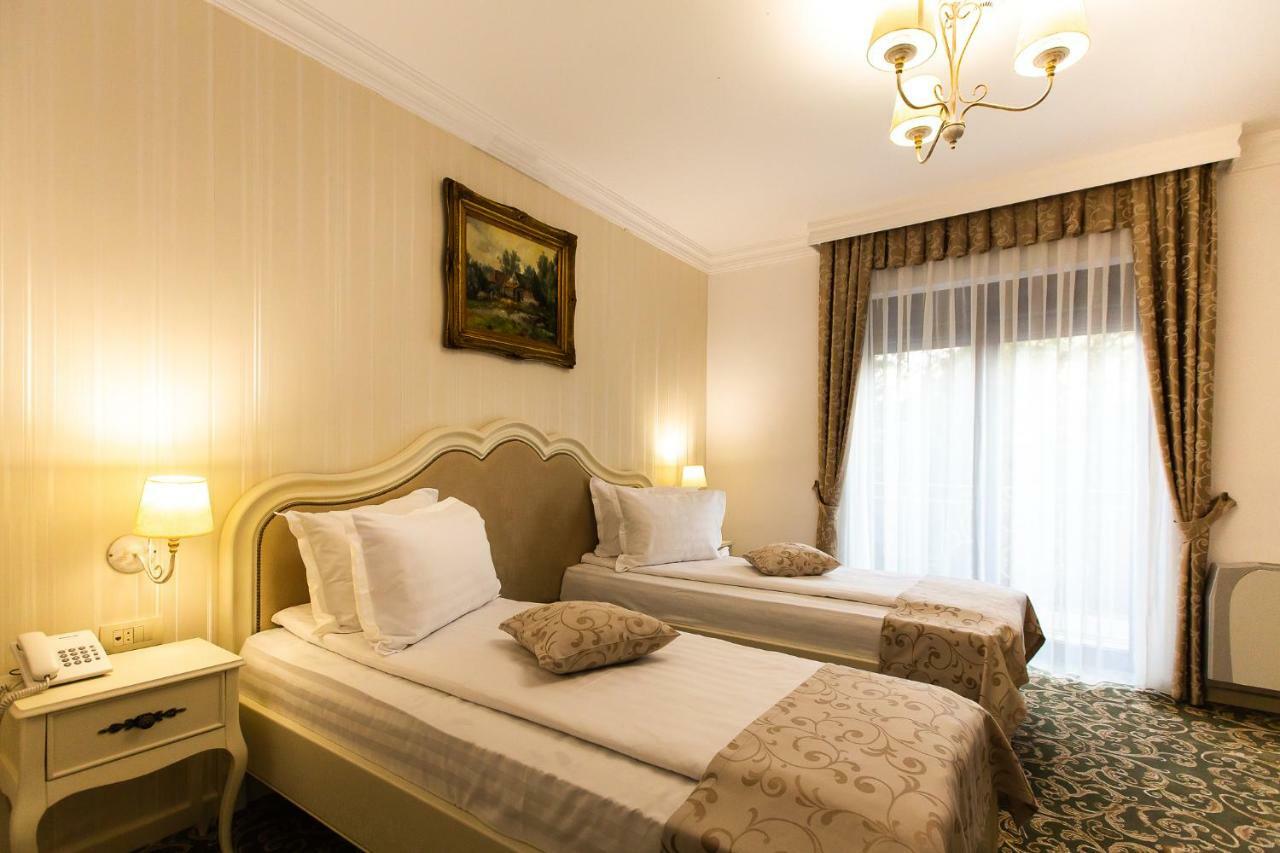 Ave, Alba! Hotel อัลบายูเลีย ภายนอก รูปภาพ