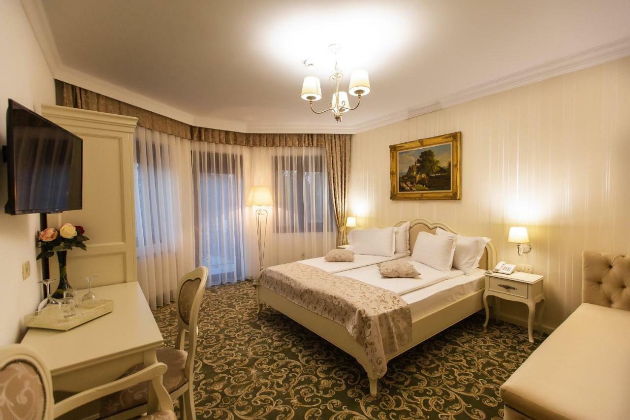 Ave, Alba! Hotel อัลบายูเลีย ภายนอก รูปภาพ