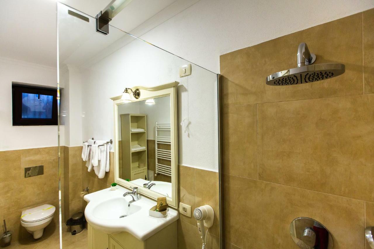 Ave, Alba! Hotel อัลบายูเลีย ภายนอก รูปภาพ
