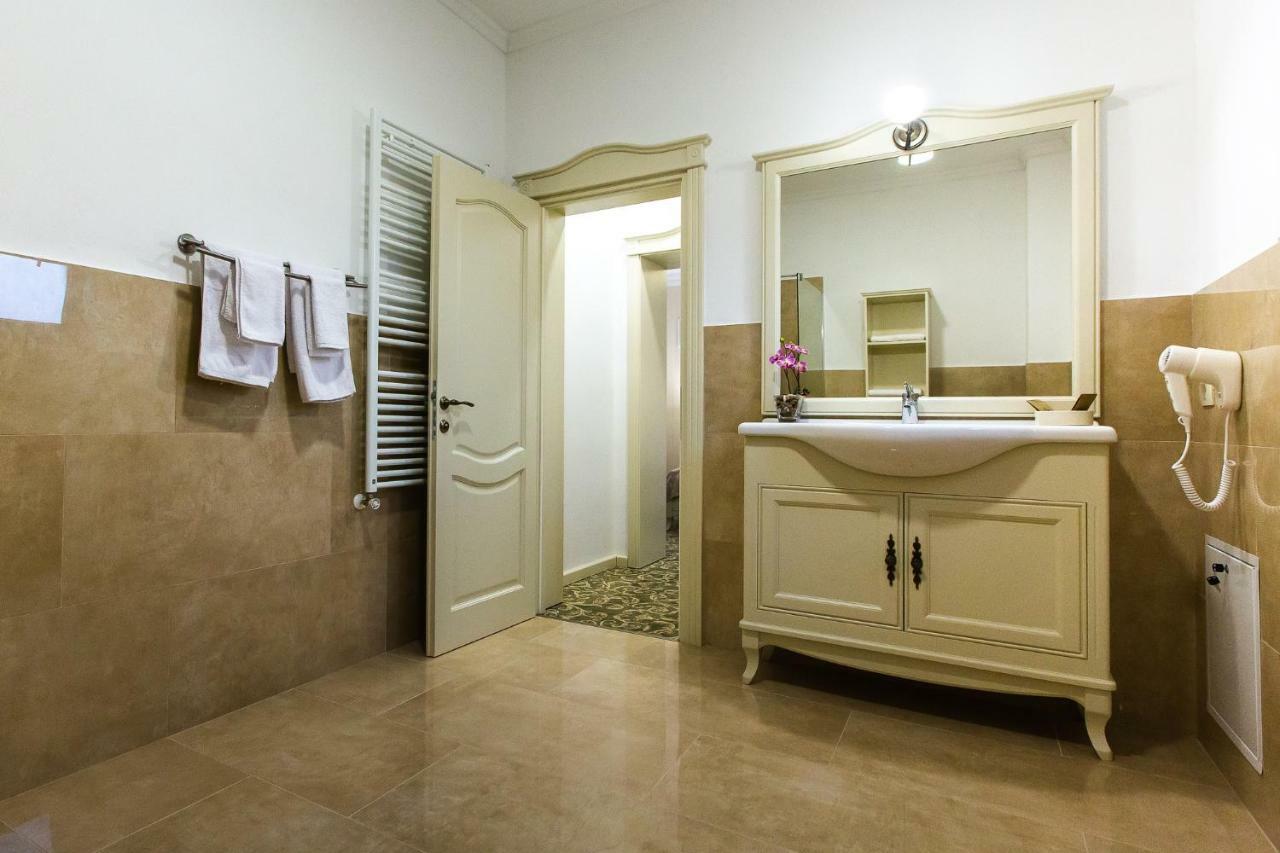 Ave, Alba! Hotel อัลบายูเลีย ภายนอก รูปภาพ