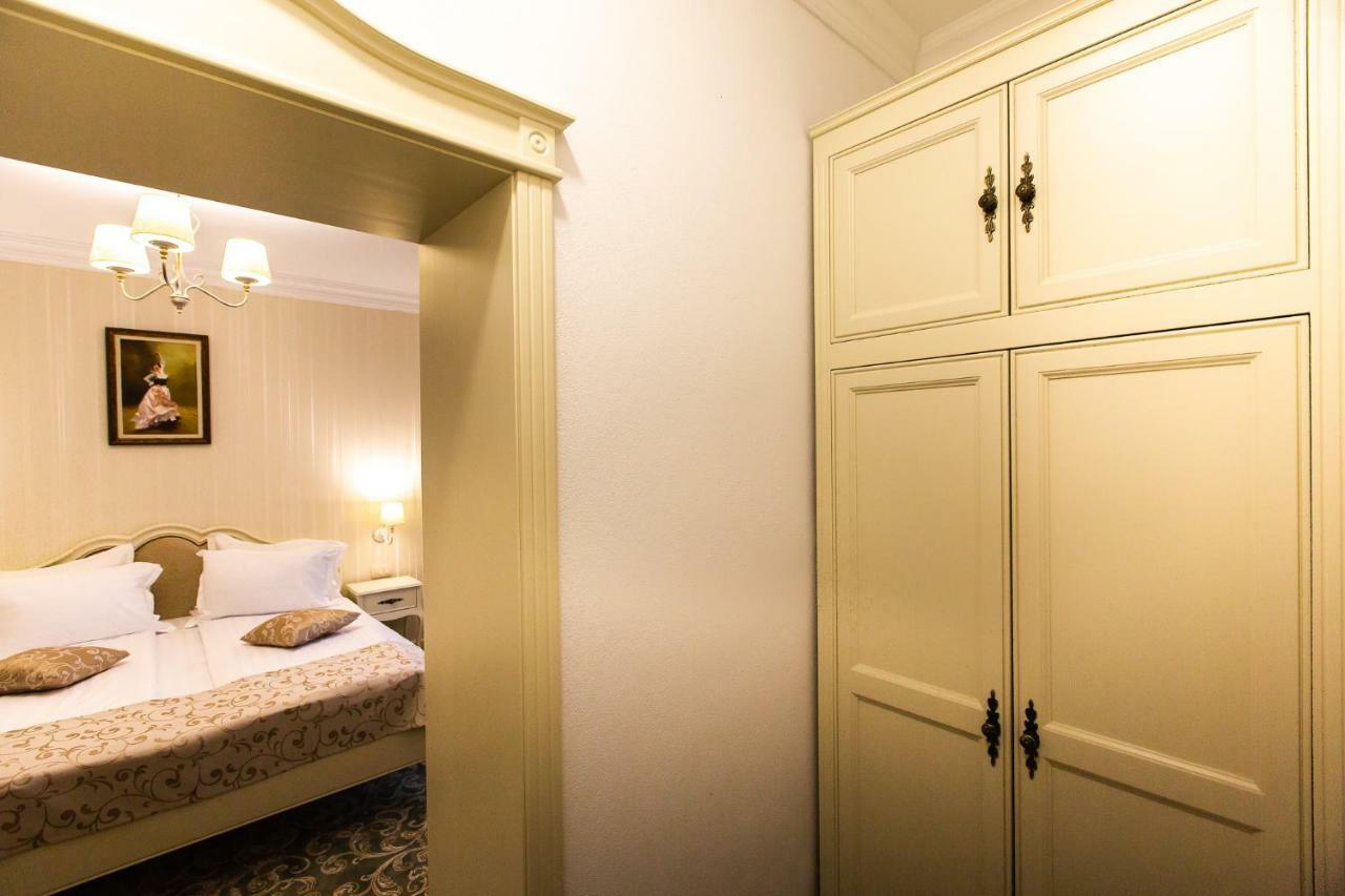 Ave, Alba! Hotel อัลบายูเลีย ภายนอก รูปภาพ