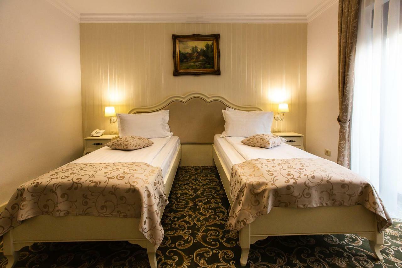Ave, Alba! Hotel อัลบายูเลีย ภายนอก รูปภาพ