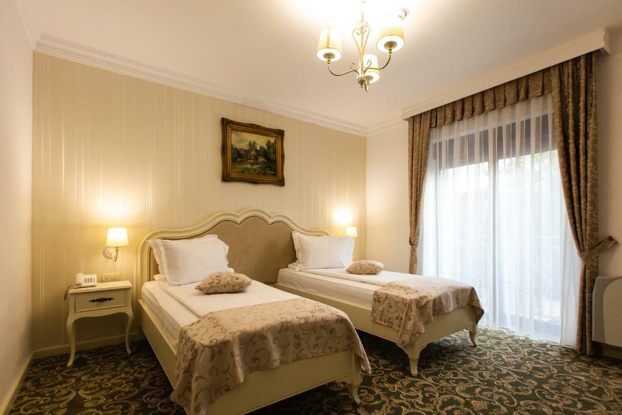 Ave, Alba! Hotel อัลบายูเลีย ภายนอก รูปภาพ