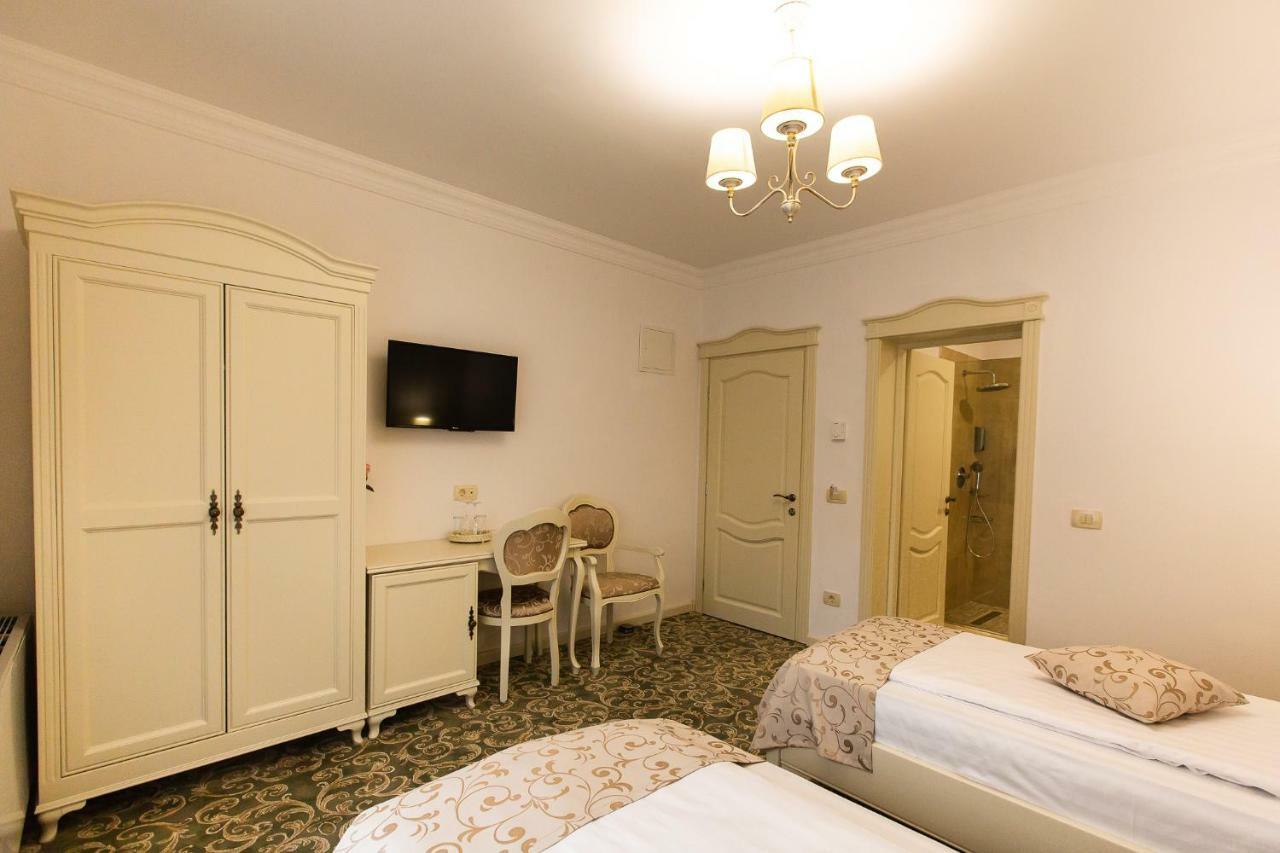 Ave, Alba! Hotel อัลบายูเลีย ภายนอก รูปภาพ