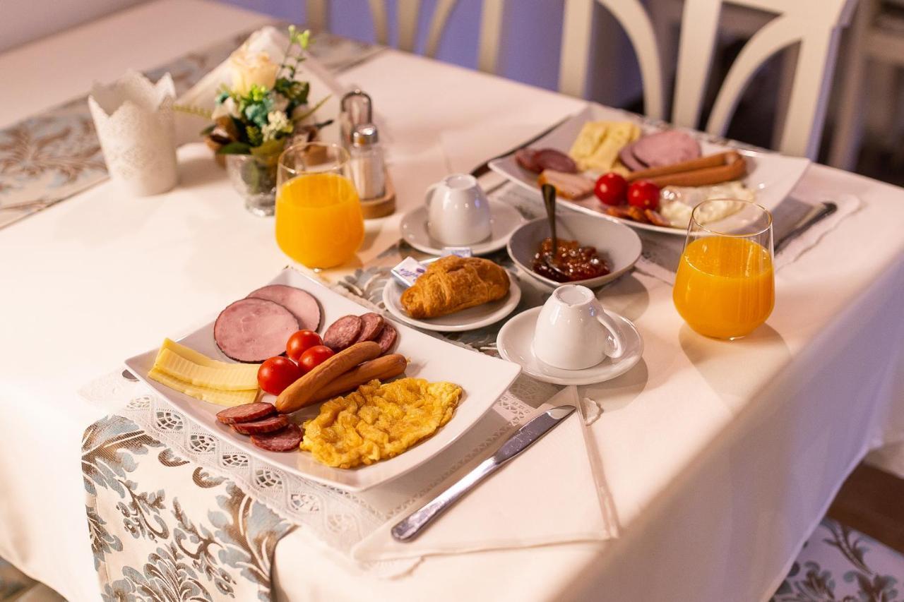 Ave, Alba! Hotel อัลบายูเลีย ภายนอก รูปภาพ