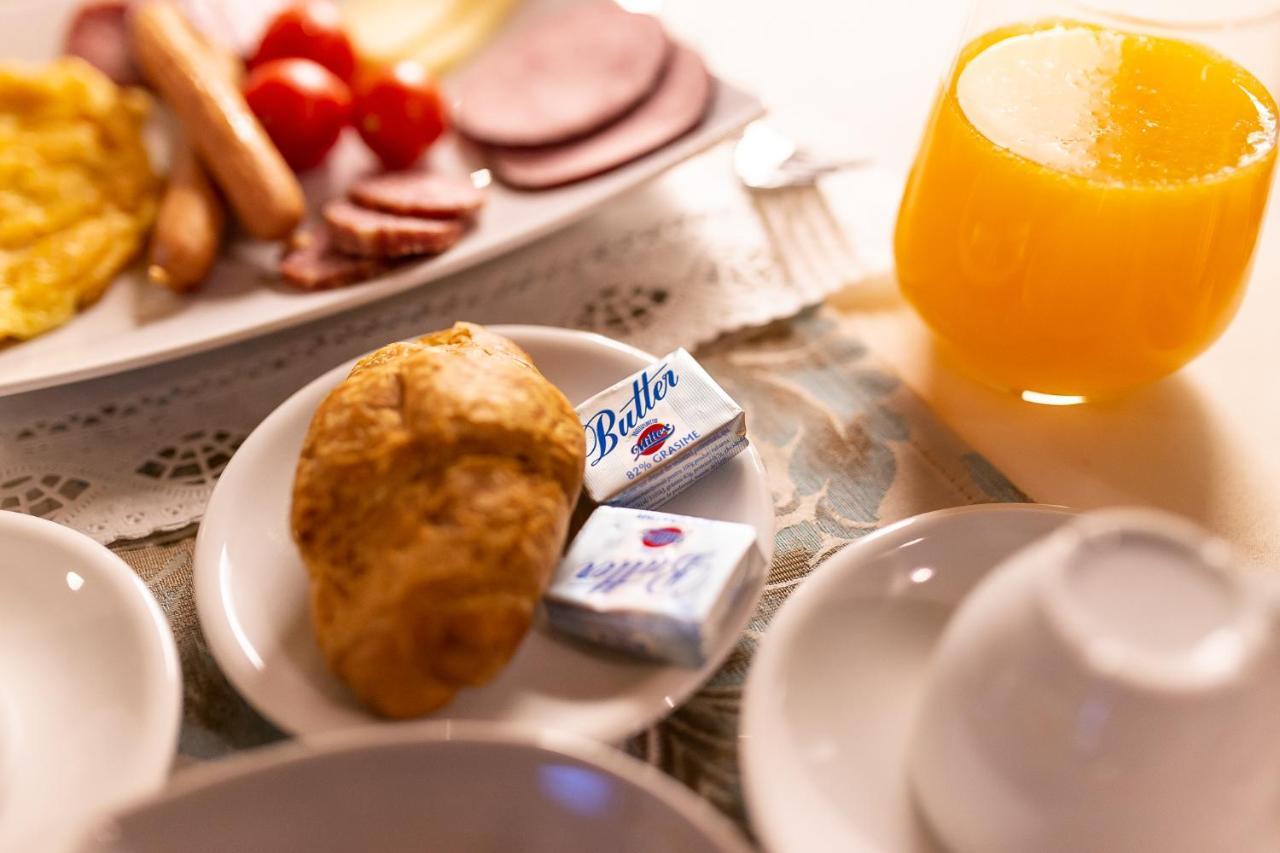 Ave, Alba! Hotel อัลบายูเลีย ภายนอก รูปภาพ